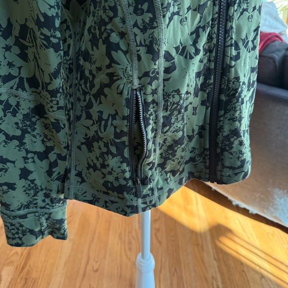 lululemon sz 12 Define Jacket Efflorescent Barracks Green Black - Picture 4 of 8